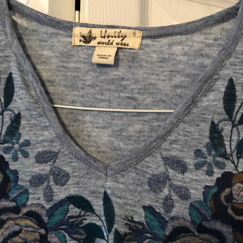 SALE/One world floral women’s captains Blue top - Picture 4 of 8